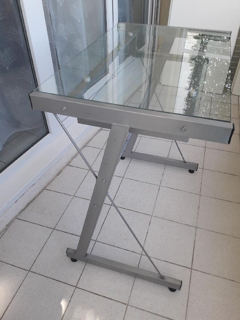 Bureau informatique en verre avec roulettes Meubles