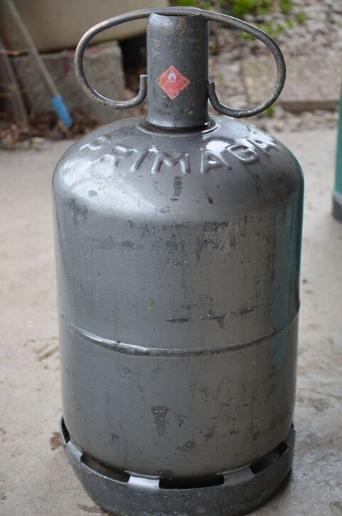Bouteille de gaz vide. 3 Sciez (74)