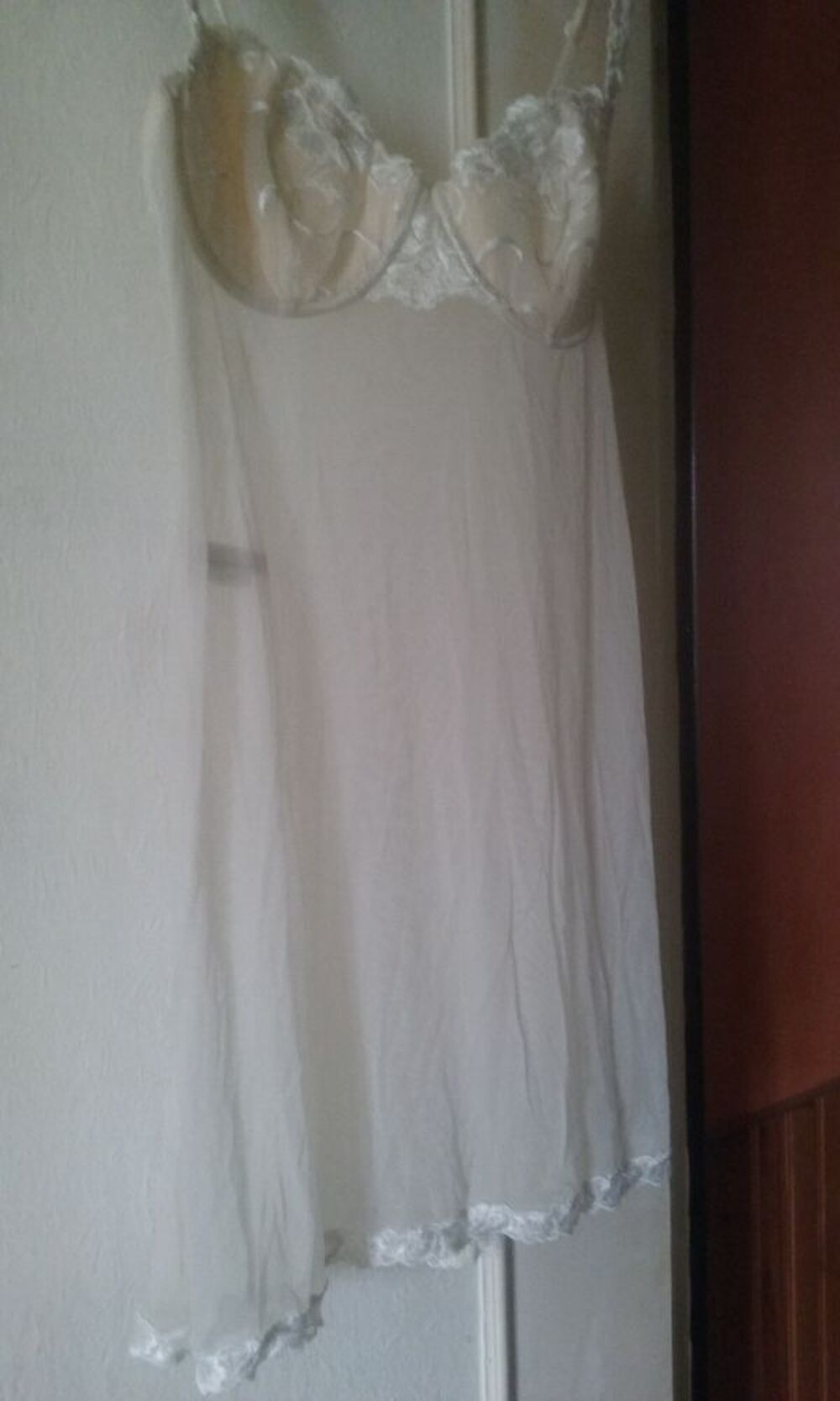Nuisette T 38-40 V�tements