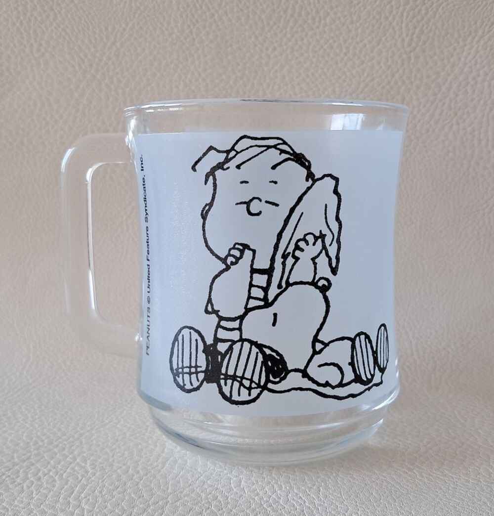 tasse mug snoopy linus en verre transparent et et opacifi&eacute; 
