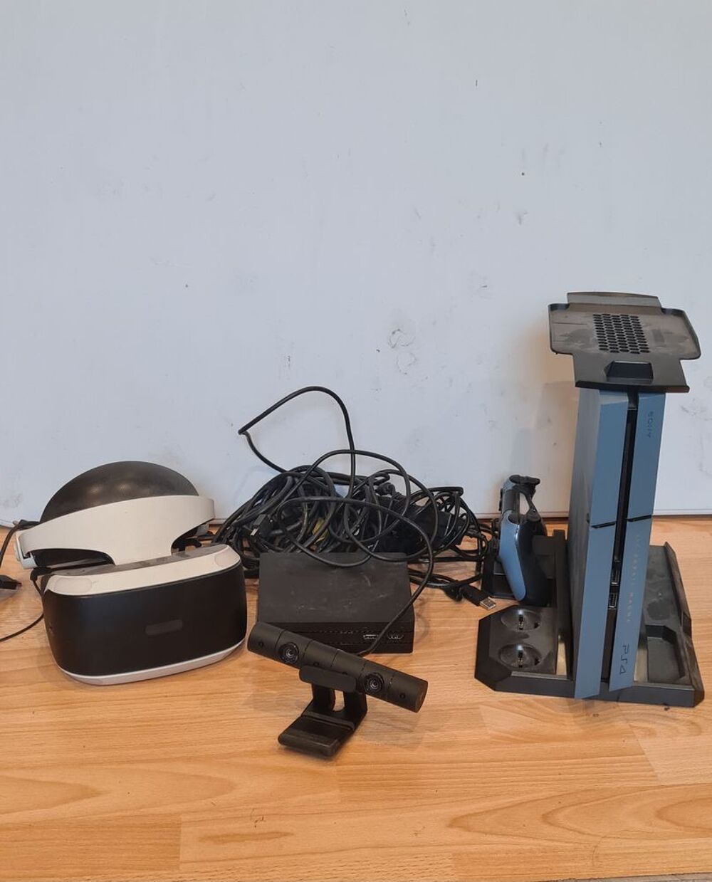 Pack PS4 &eacute;dition Uncharted + casque VR + 4 jeux Consoles et jeux vidéos