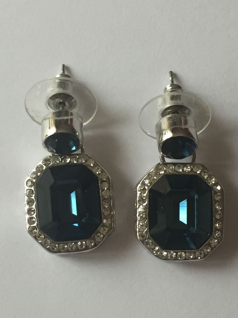Boucles oreilles plaqu&eacute;es or blanc cristaux de Swarovski Bijoux et montres