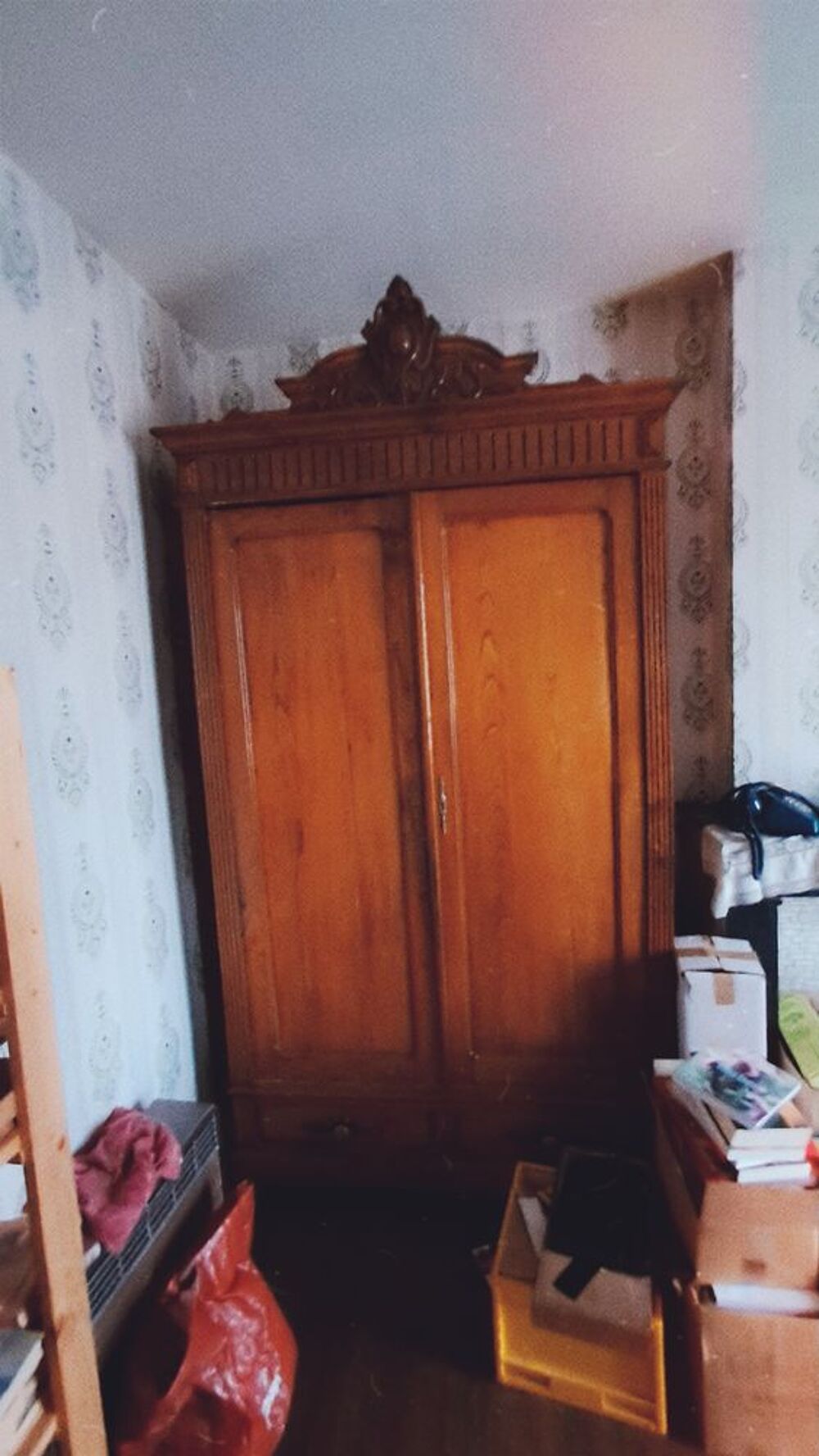 Grande armoire en bon &eacute;tat Meubles