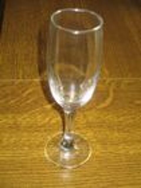 5 fl�tes � champagne 4 M�rignies (59)