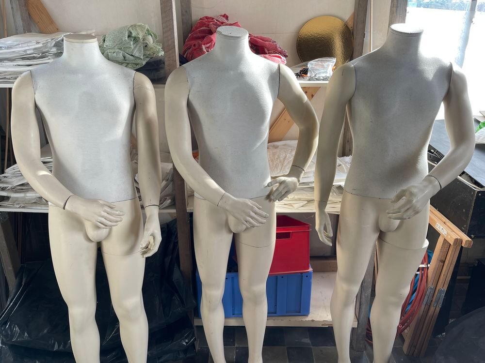 lot de 3 mannequins hommes vitrine 