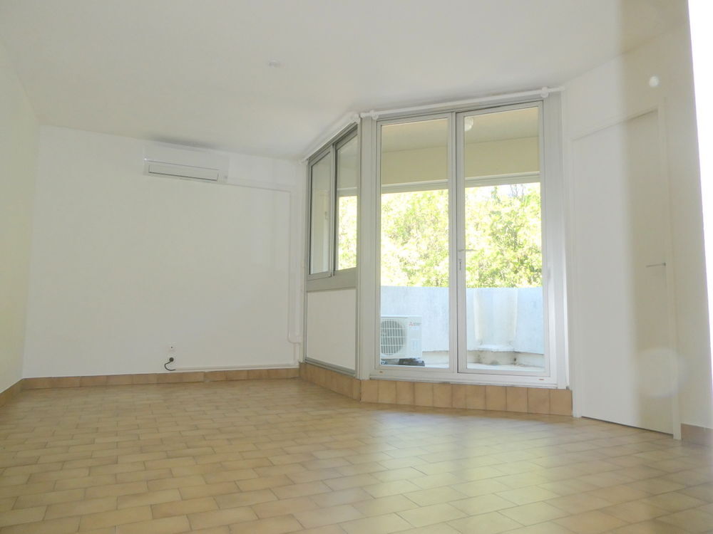 Location Appartement T1 de 33 m2 terrasse parking quartier Facultés Hopitaux Aiguelongue Montpellier
