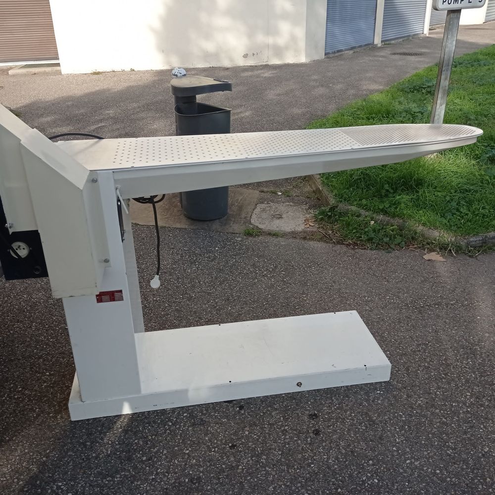 table &agrave; repasser Electroménager