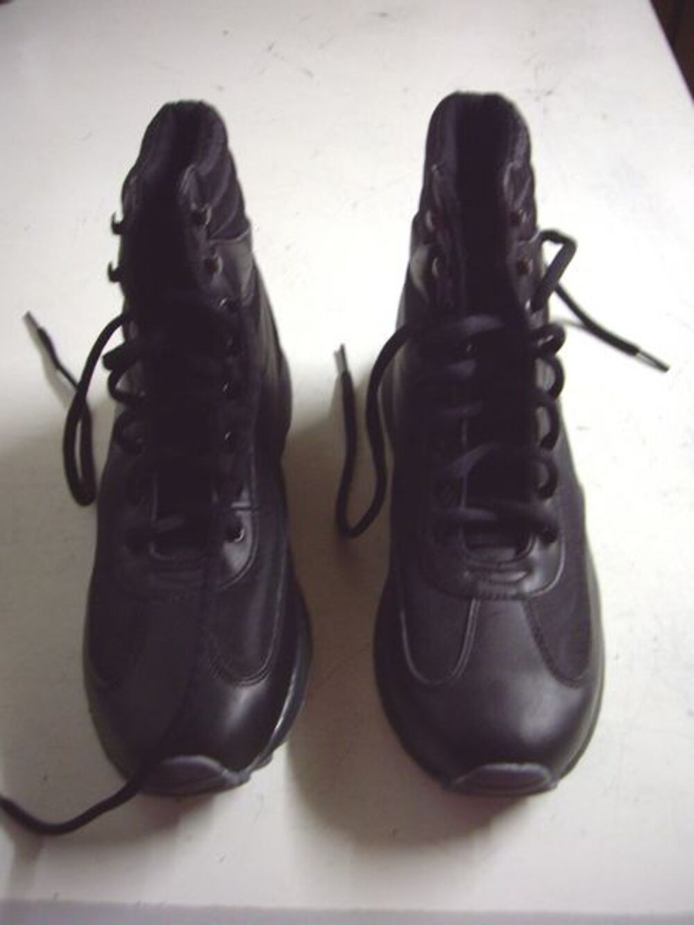 Baskets hautes Noir pt 38 &agrave; 8 € + 10 € Chaussures
