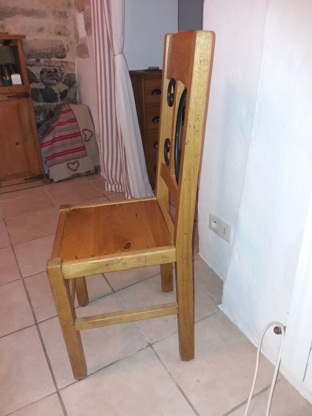 Lot 6 Chaises fer forg&eacute; et bois ch&ecirc;ne massif
Meubles