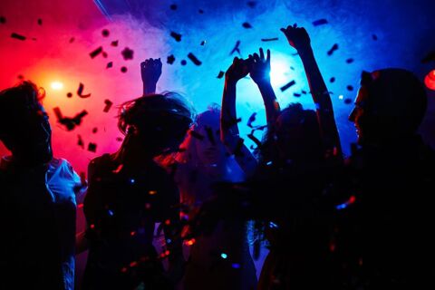 Bar musical dansant club discothèque évènementiel 380000 83520 Roquebrune-sur-argens