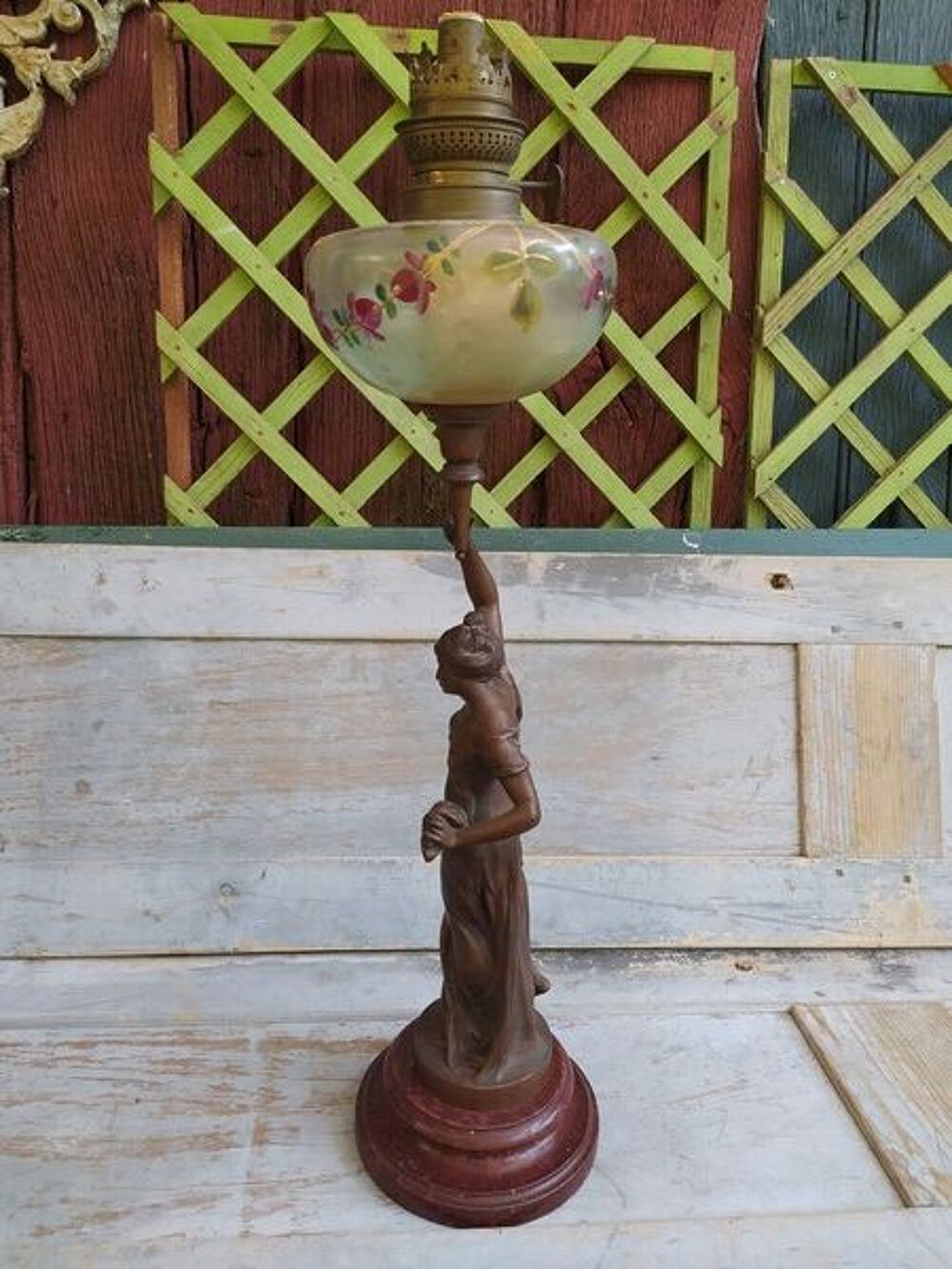 Lampe &agrave; P&eacute;trole Sculpture Femme La Reconduite H.Honor&eacute; Pl&eacute; 