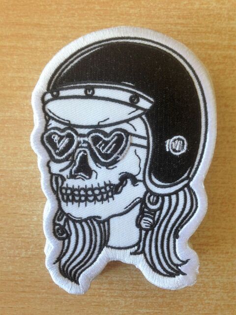 �cusson t�te de mort bikeuse motarde 11x7,5 cm 4 Carnon Plage (34)