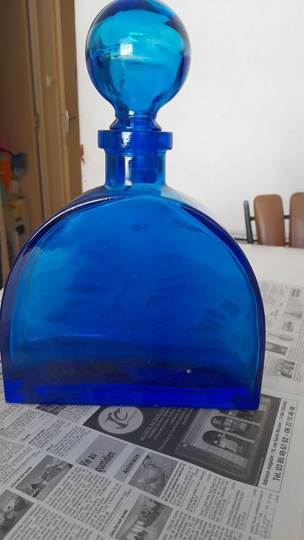 Flacon de parfum en verre bleu 