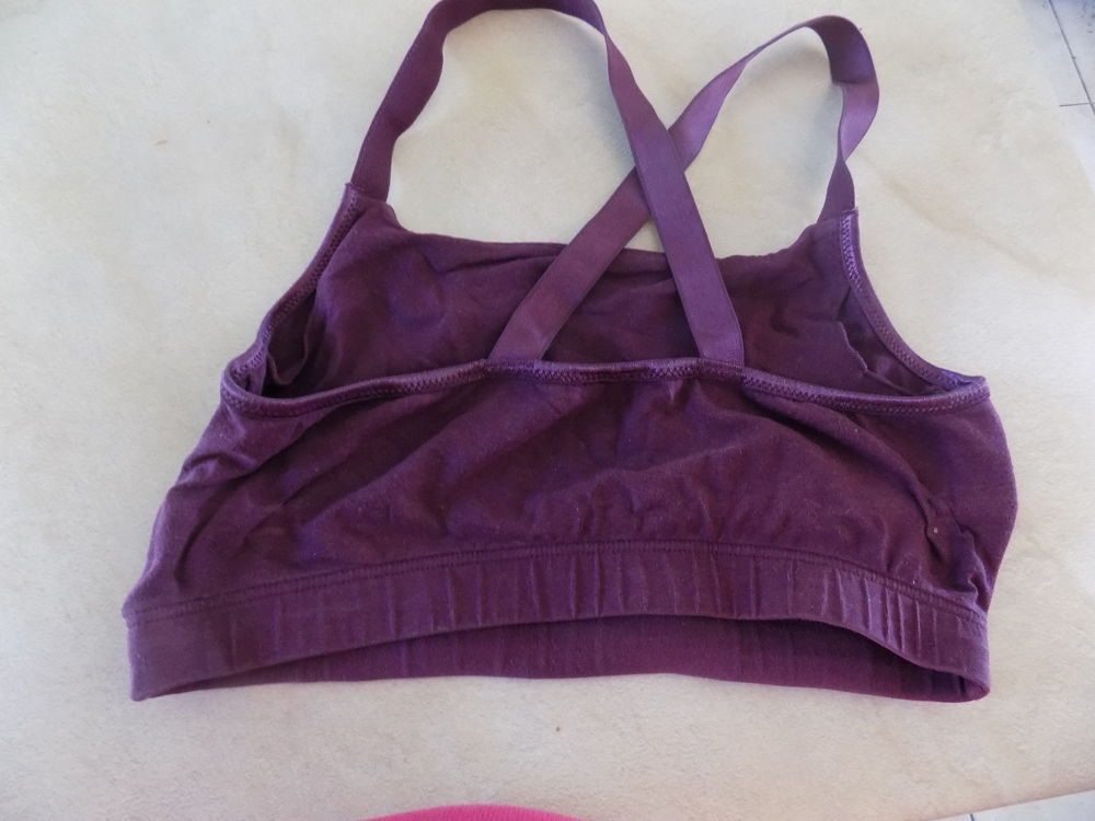 Brassi&egrave;re bordeaux Vêtements