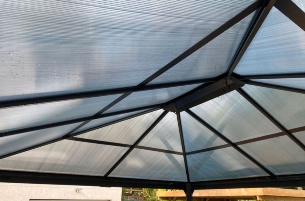 Tonnelle polycarbonate 3,5 m x 2,8 m avec rideaux Jardin