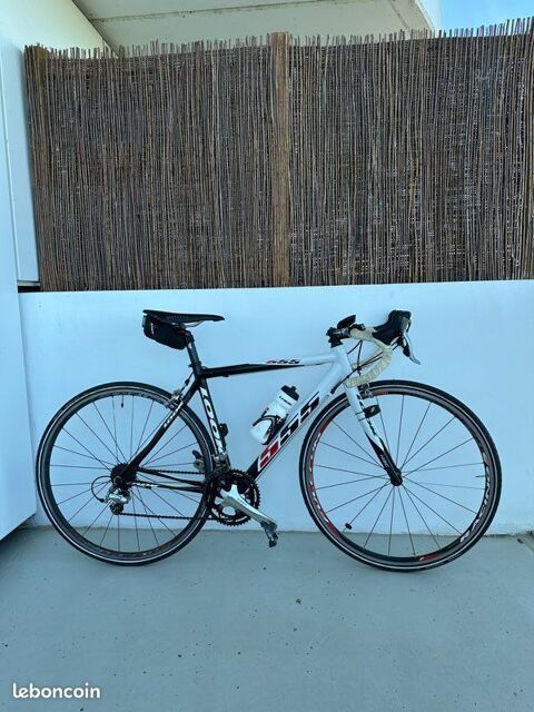 V�lo Look 555 taille S
499 La Chapelle-d'Armenti�res (59)