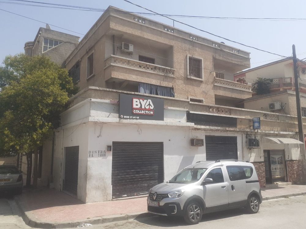 Vente Villa Villa de 2 Étages ( R+2) et trois Façades de 300 m² . Constantine, algérie (Algerie)