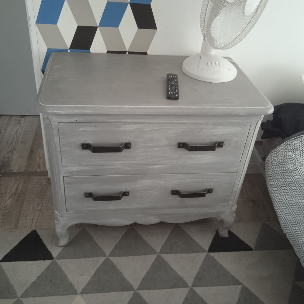 Commode patin&eacute;e bois massif grise 2 tiroirs 53 de profondeur Meubles