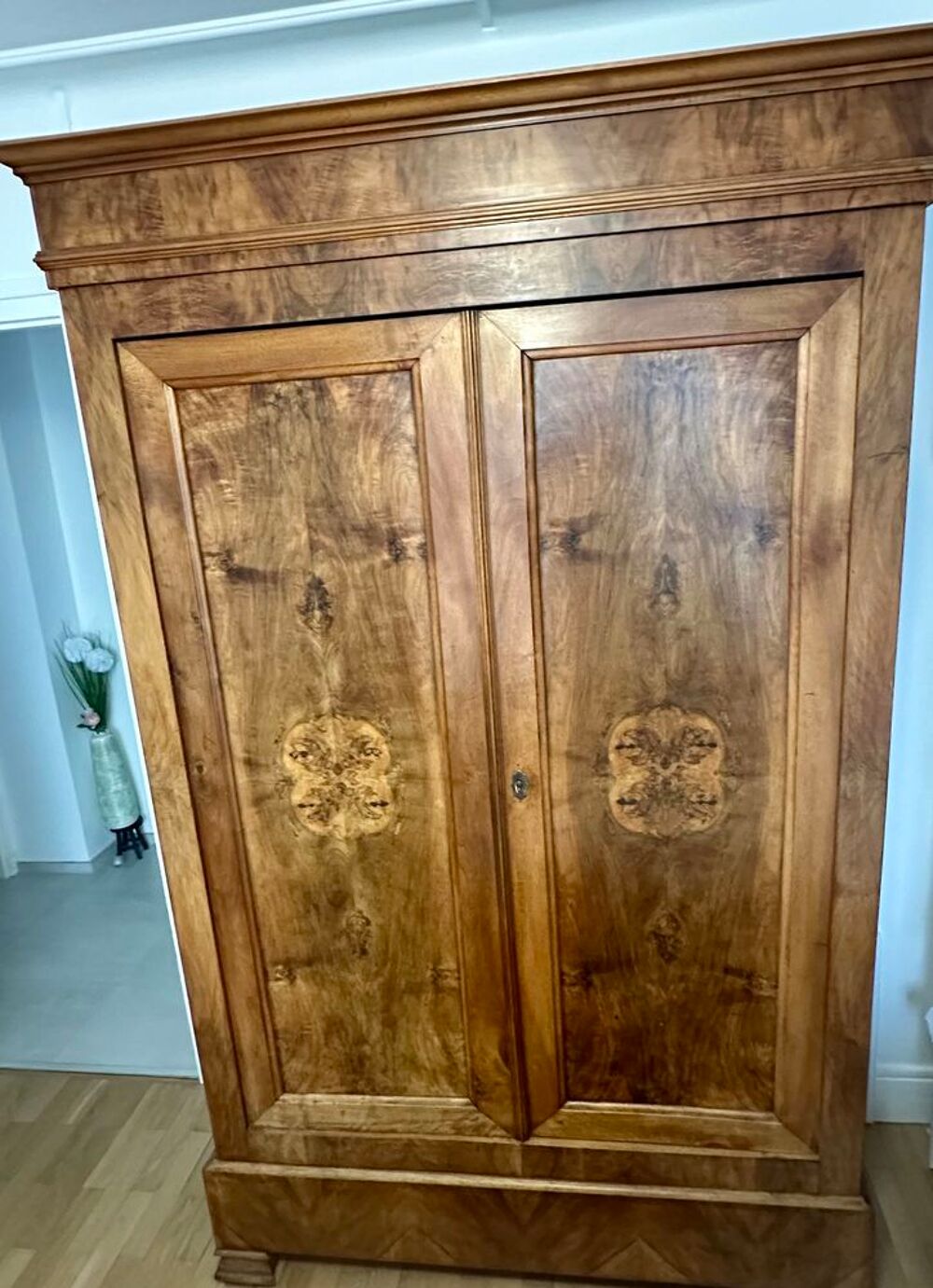 Armoire ancienne belle et spacieuse Meubles