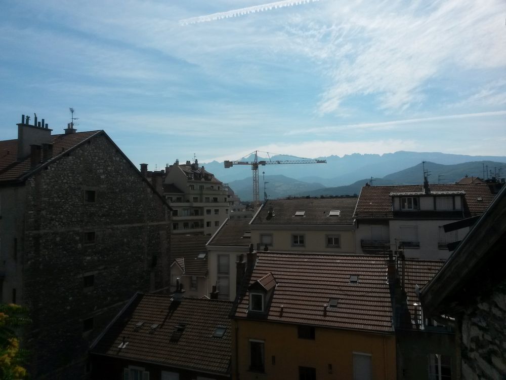 Location Appartement Studio refait à Neuf avec cuisine équipée Quartier AIGLE Grenoble