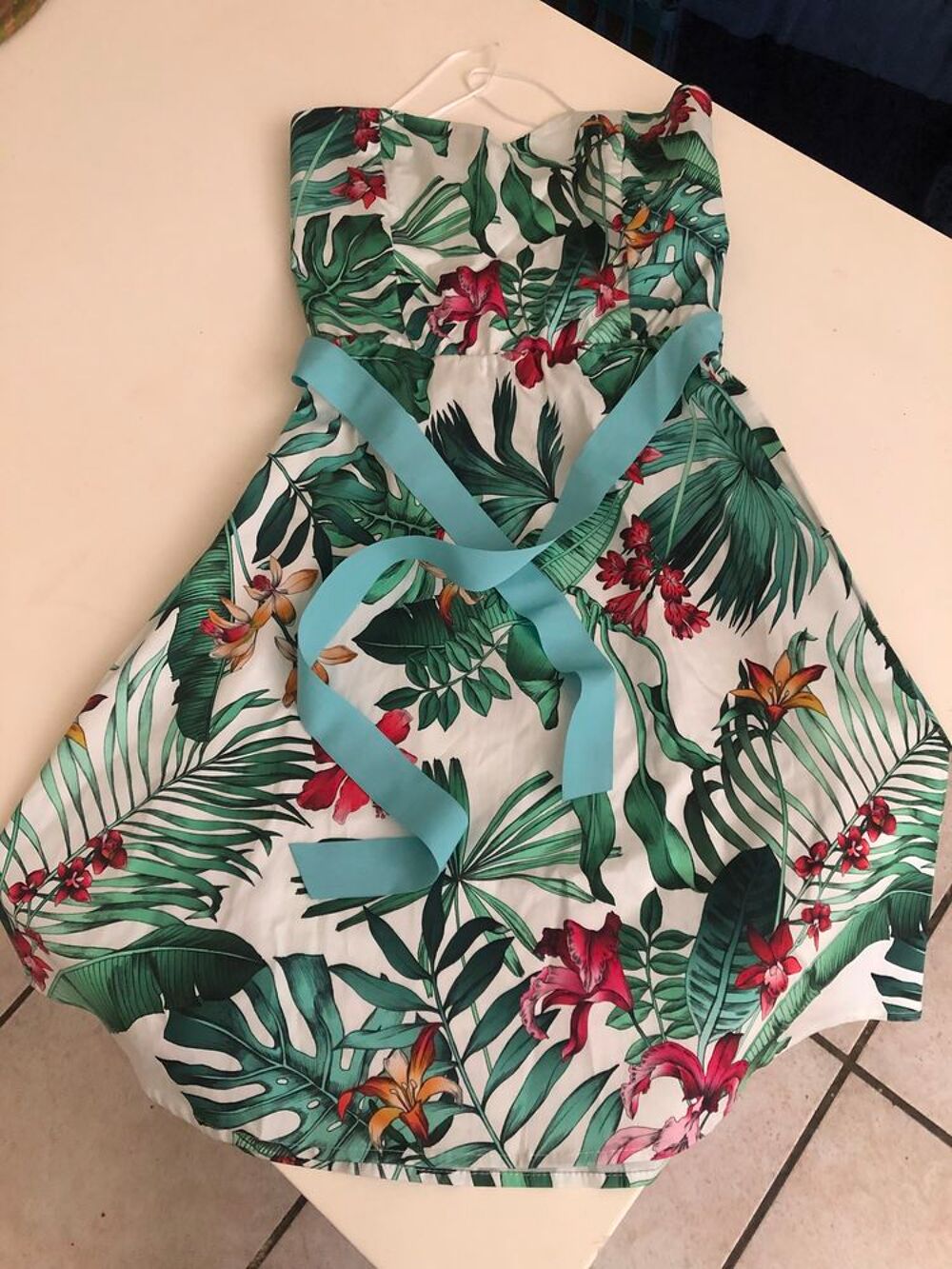 Lot 30 robes pour revente Vêtements