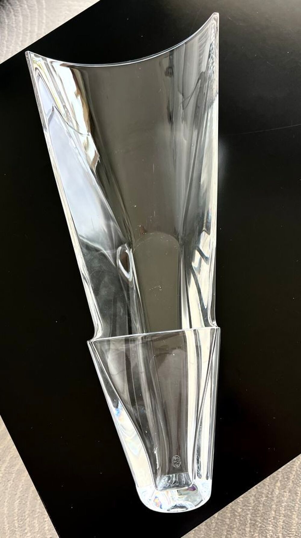 vase cristal de Baccarat estampill&eacute; 