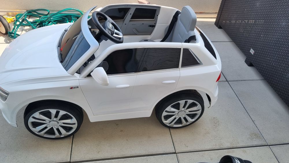 Voiture &eacute;lectrique pour enfant Audi Q8 Jeux / jouets