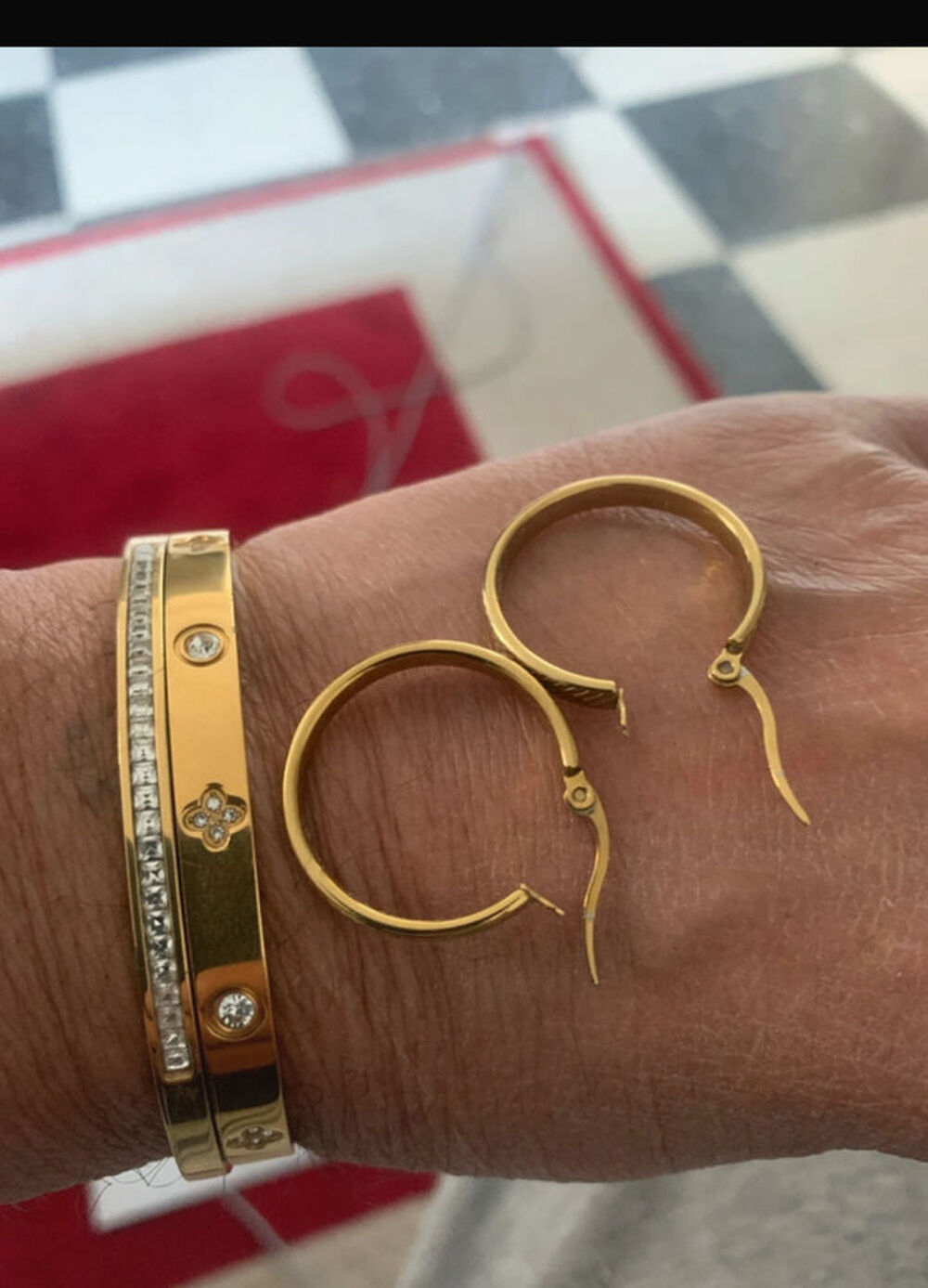 Lot de Bijoux Fantaisie Dor&eacute;s
- style Chic &amp; Tendance
Neuf Bijoux et montres