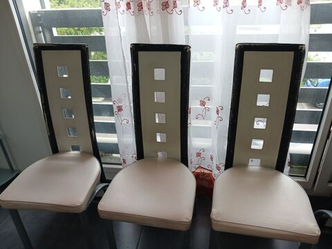 Lot de chaises assise beige dossier ouvert Vaulx-en-Velin (69)