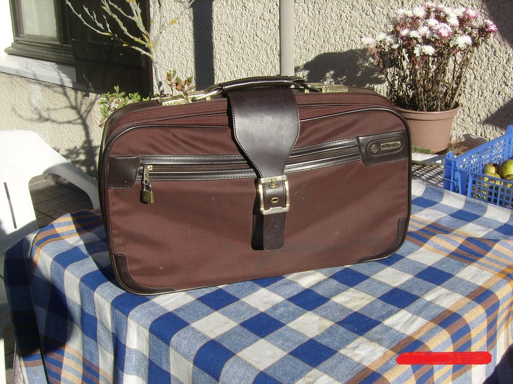 sacoche valisette SAMSONITE
cuir et toile
Maroquinerie