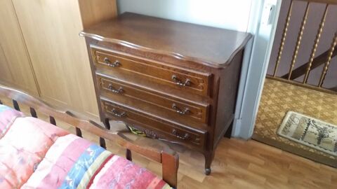 Commode 3 tiroirs.
50 Guebwiller (68)