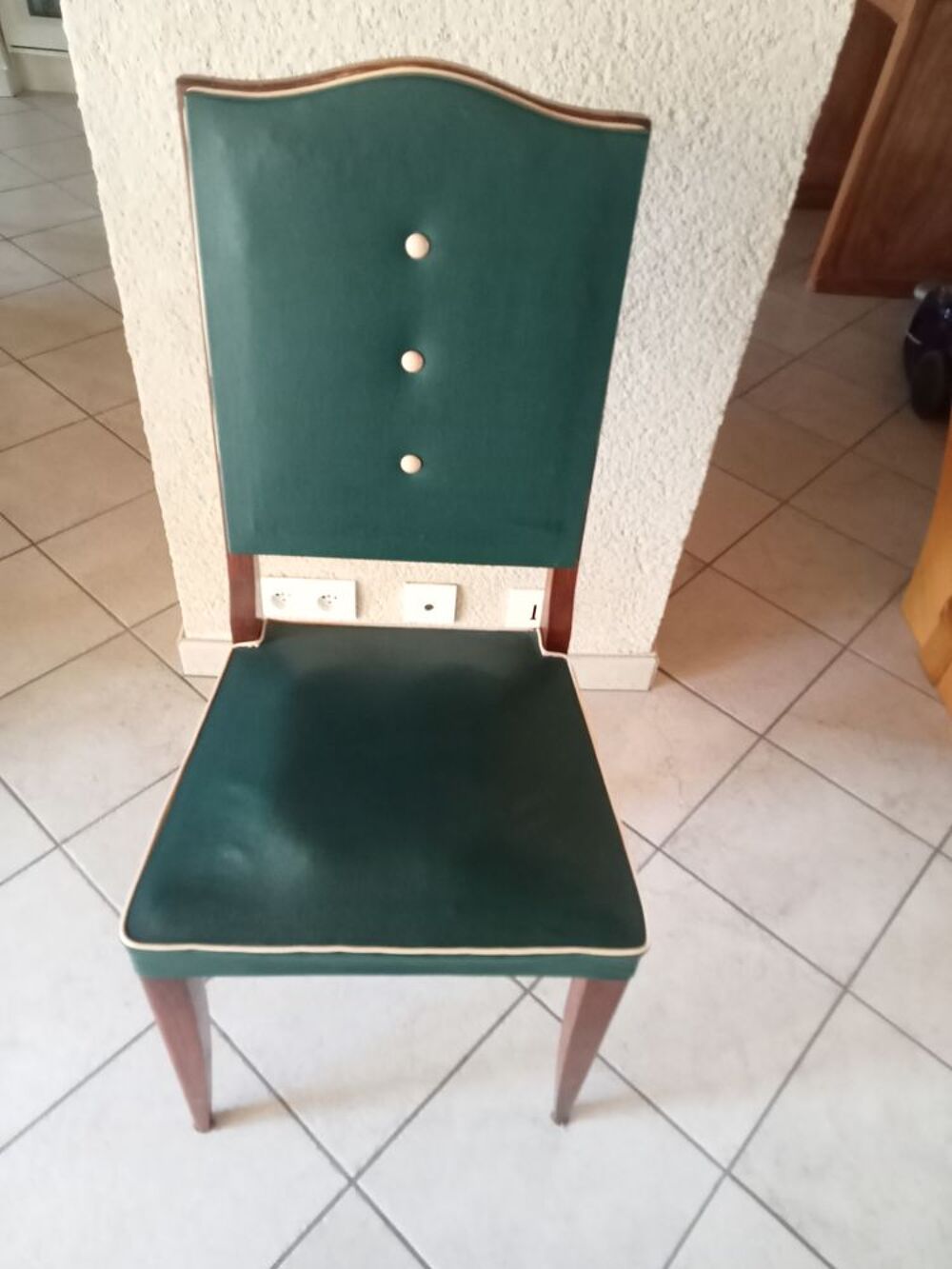 6 chaises simili cuir, couleur vert Meubles