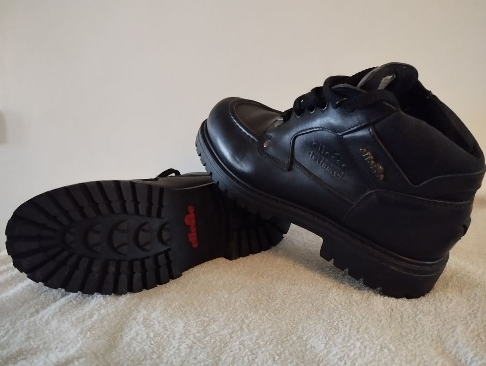 Chaussure en cuir de la mark ELLESSE Chaussures