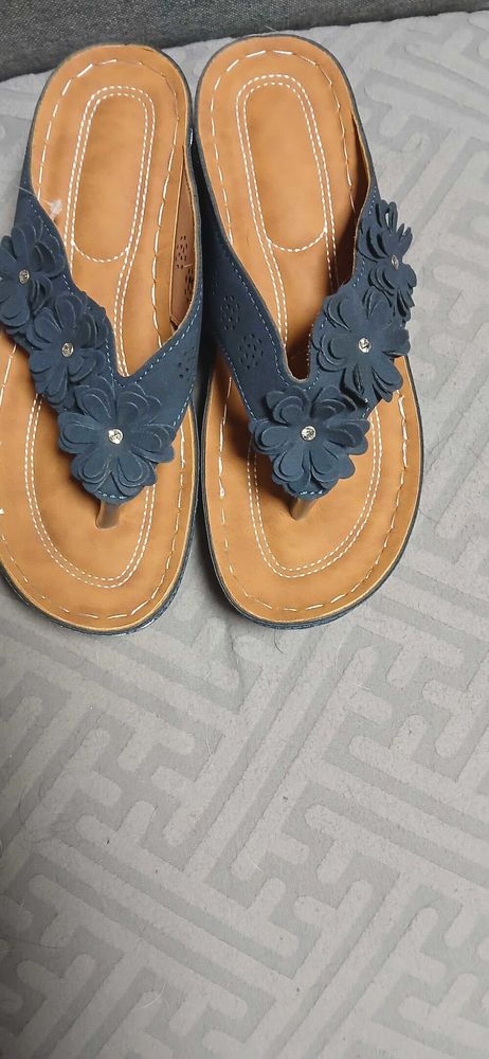 tr&egrave;s chic tong neuve Chaussures