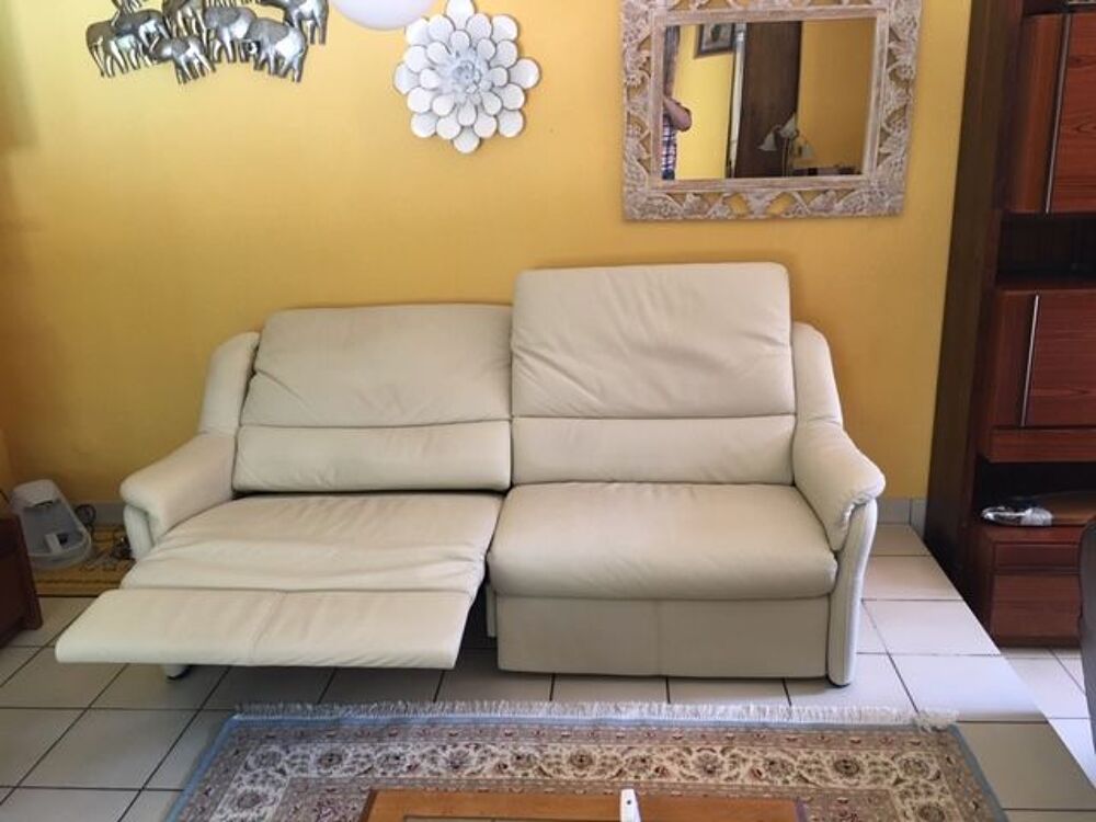 cuir 3 pl + 2 fauteuils relax &eacute;lectrique Meubles