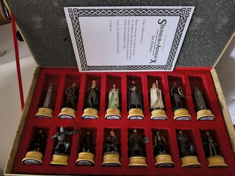 2 jeux échecs le seigneur des anneaux Boisville-la-Saint-Père (28)
