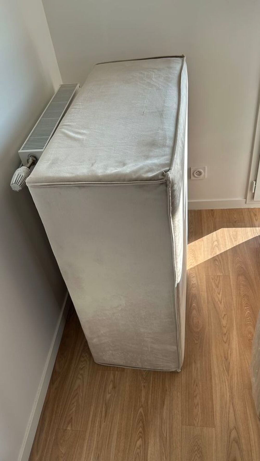 Canap&eacute; d'angle modulable en velours(3+1) &eacute;tat neuf Meubles