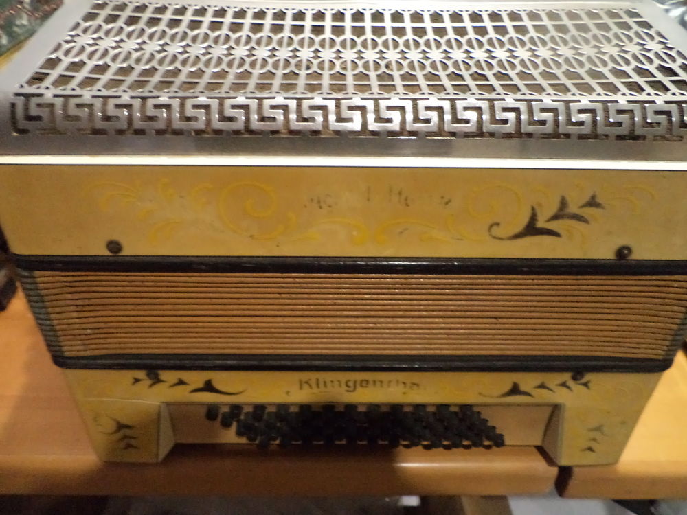 accord&eacute;on tres ancien Instruments de musique