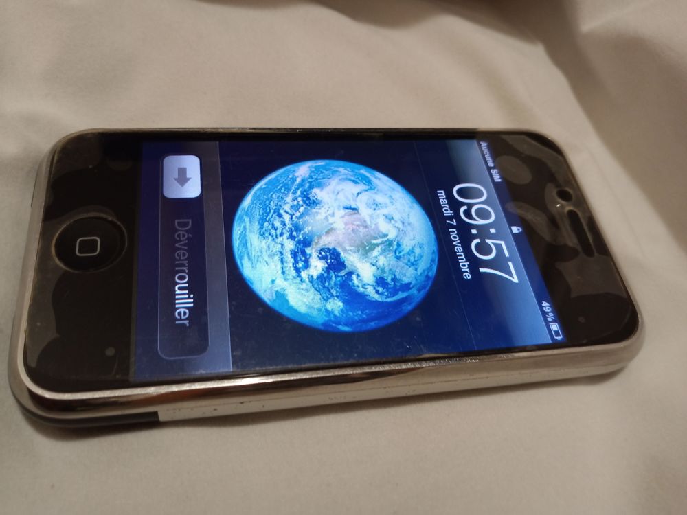 iPhone Apple V1 8G&deg; model A1203 Téléphones et tablettes