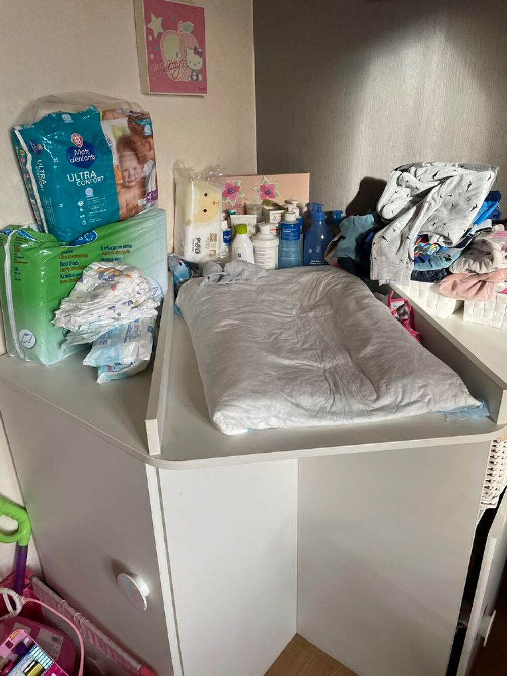 lit bebe+ matelas+ Meuble d'angle a langer* Meubles