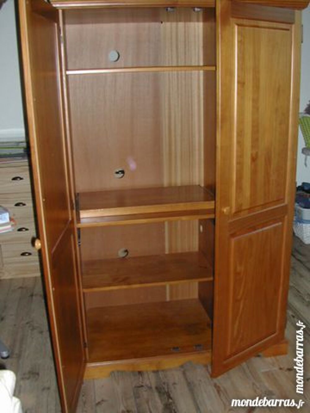 Armoire multim&eacute;dia en pin massif teint&eacute; miel Meubles