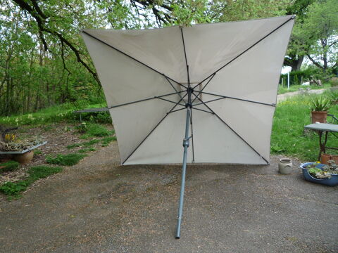 Parasol extérieur écru / 250cm x  250cm
65 Castres (81)