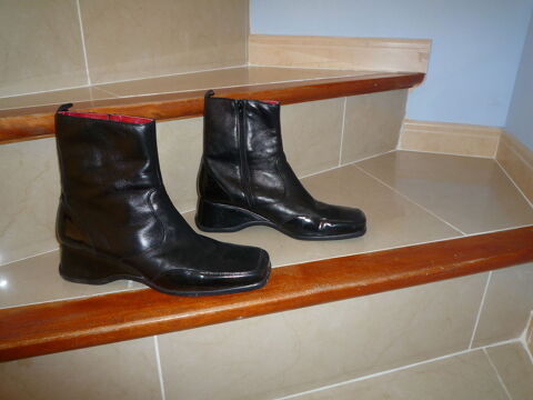 bottines cuir comme neuves t40 int�rieur rouge 30 Agde (34)