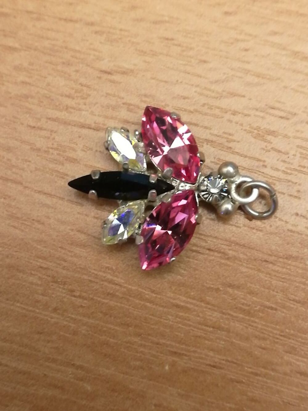 pendentif bijoux pierre rose et transparente Bijoux et montres