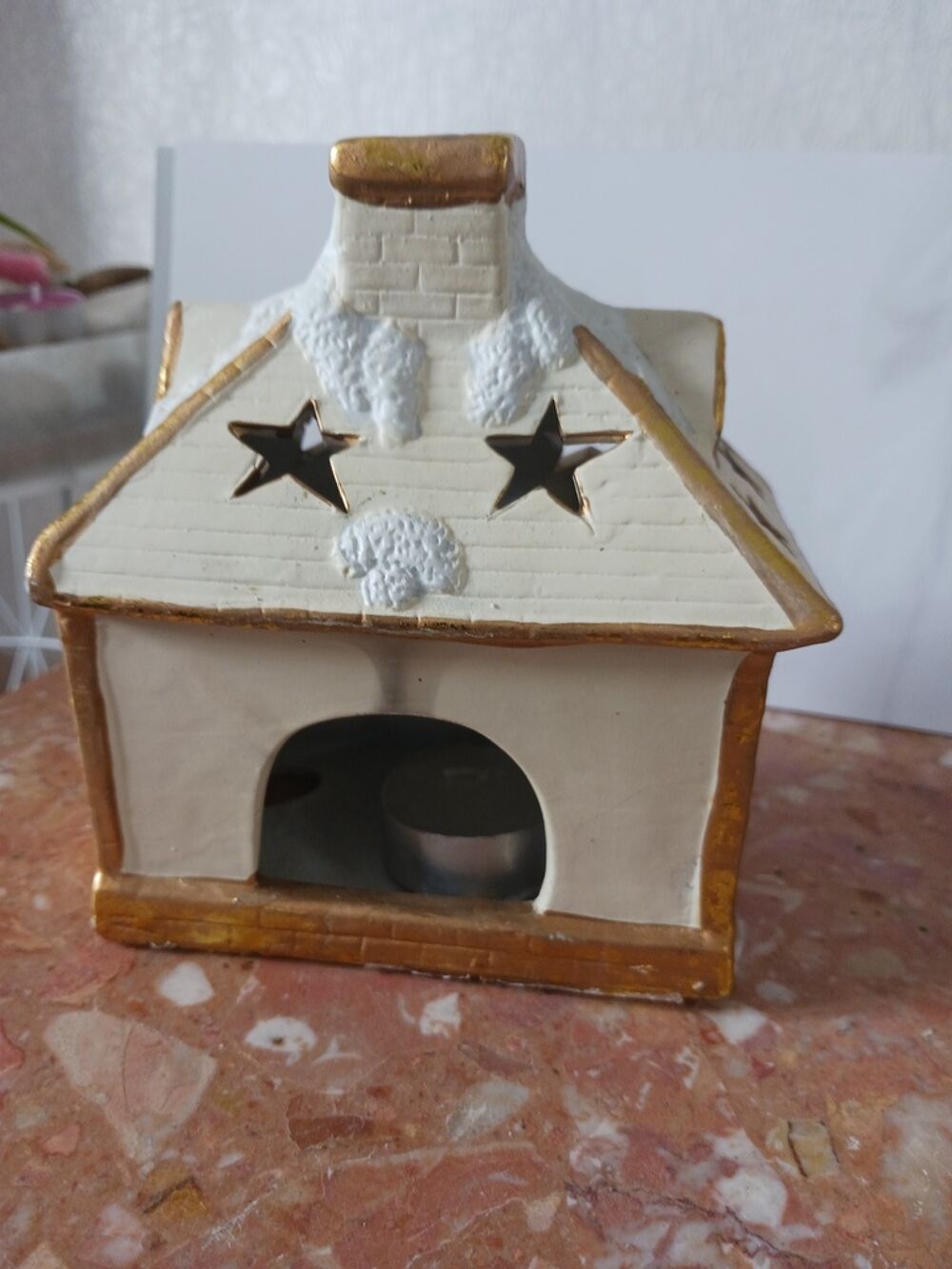 Maison D&eacute;corative en C&eacute;ramique Blanche et Dor&eacute;e 