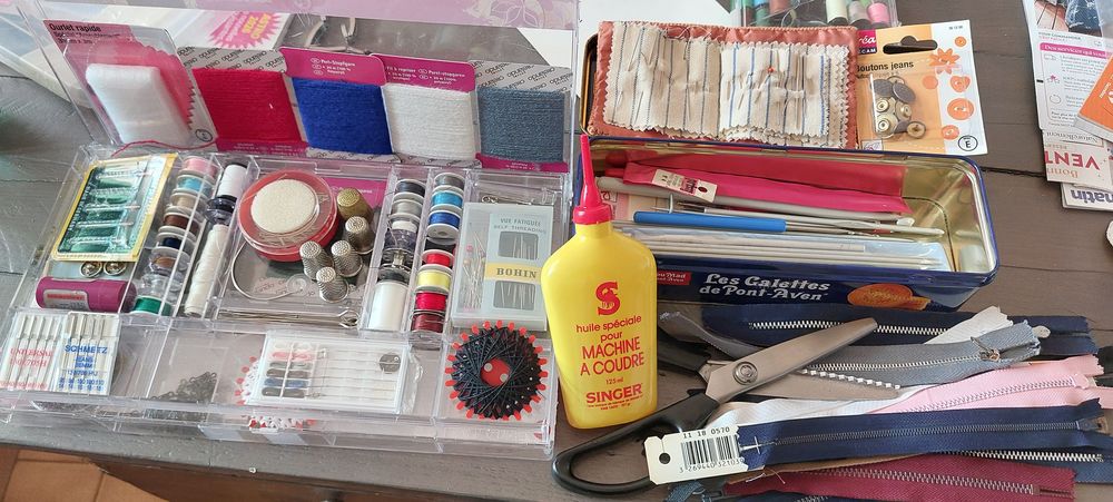 MACHINE A COUDRE + MATERIELS COUTURE Electroménager