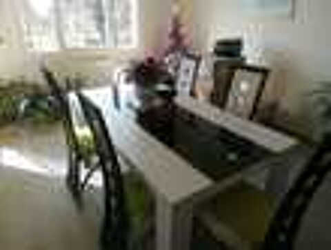 Table plus 6 chaises Meubles
