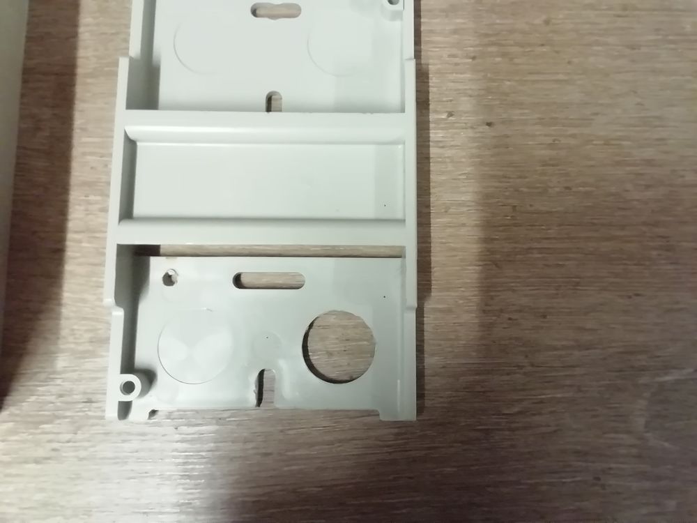  ancien coffret modulaire Legrand 4 modules. Bricolage