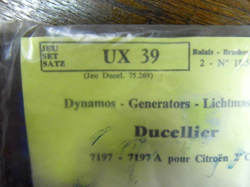 Jeu de 2 balais carbone lorraine Ducellier UX 39 charbons alternateur voiture ancienne Citroen 2 CV 