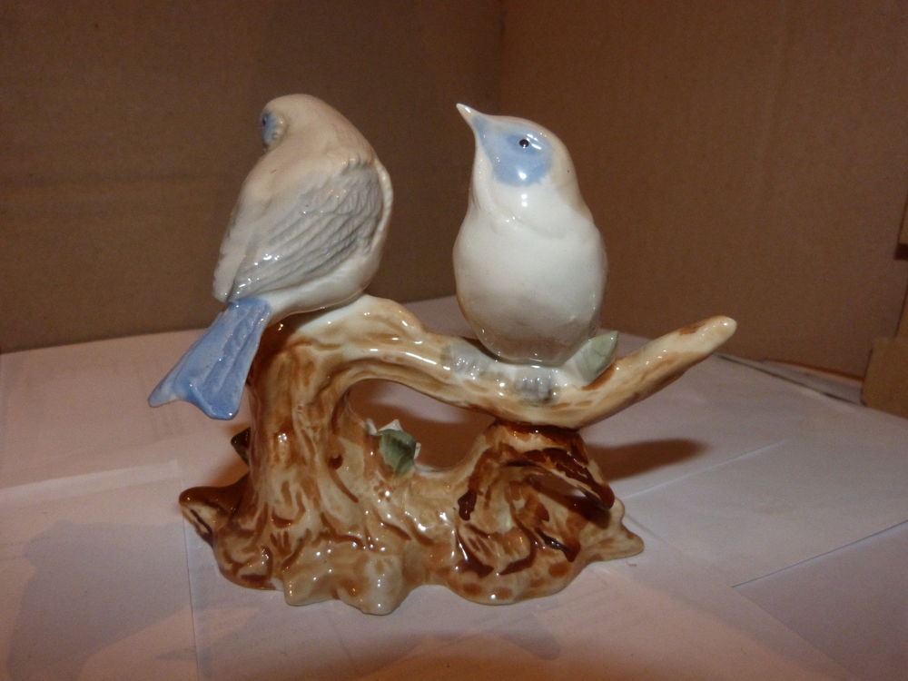 DEUX JOLIS OISEAUX EN CERAMIQUE 